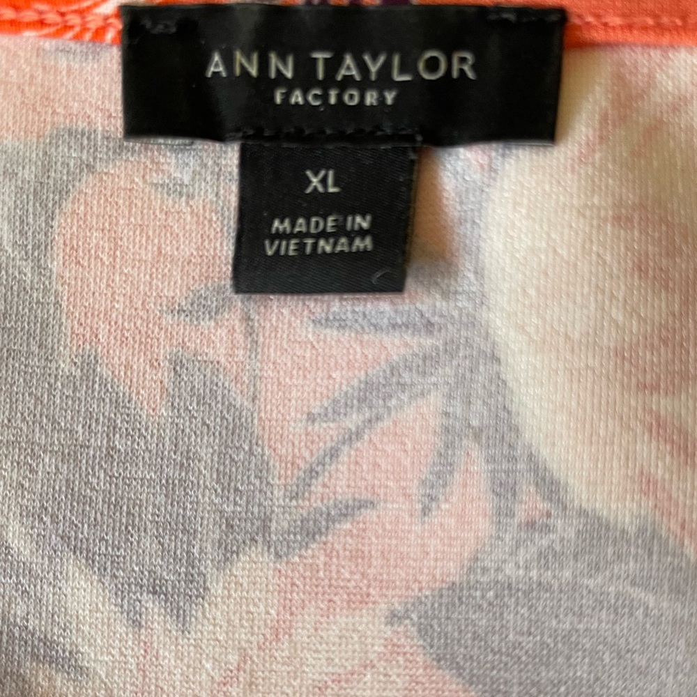 Ann Taylor Coral Floral V Neck Tank XL Botanical Print - Picture 4 of 4